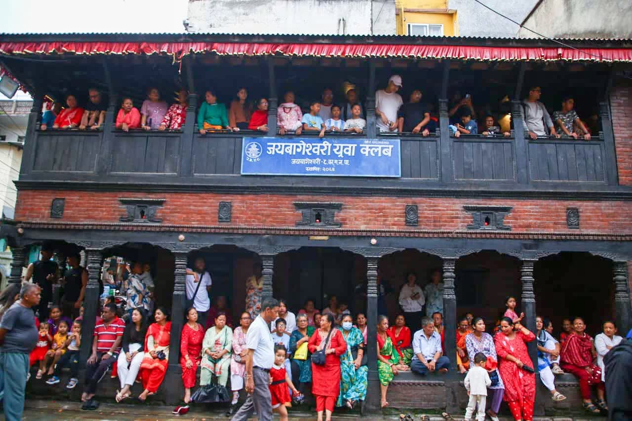 Evening rituals of Macha:ti Jatra around Ishaneshwar Mahadev, Deupatan