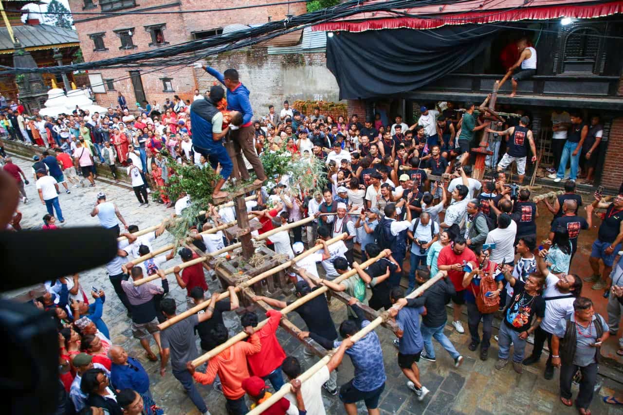 Kumars and Kumaris on chariots during Macha:ti Jatra, Deupatan