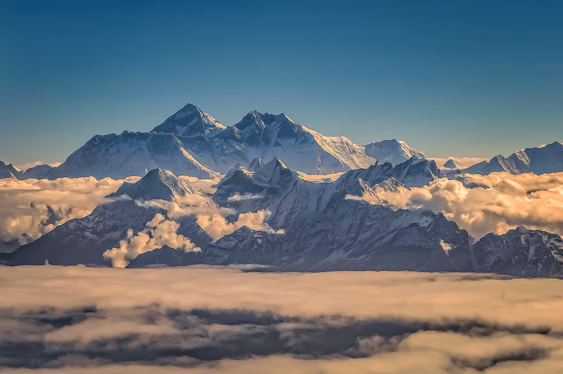 Everest Base Camp vs Annapurna Circuit: Which Trek Is Right for You?